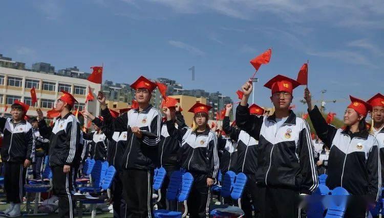 “高考疯子”吴善柳,复读8年32岁梦圆清华,如今现状引人感慨